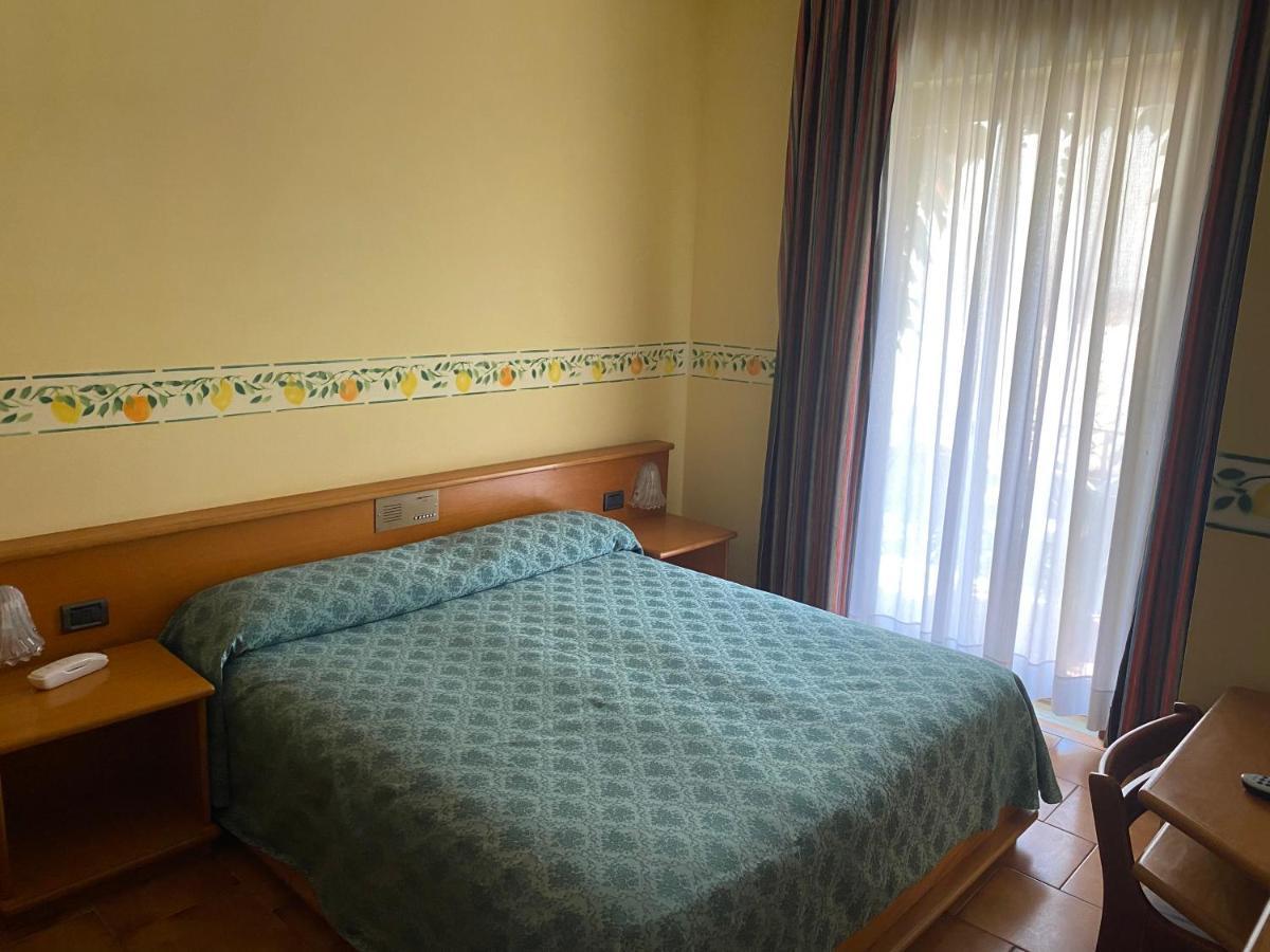 Hotel San Pietro Letojanni Exterior foto