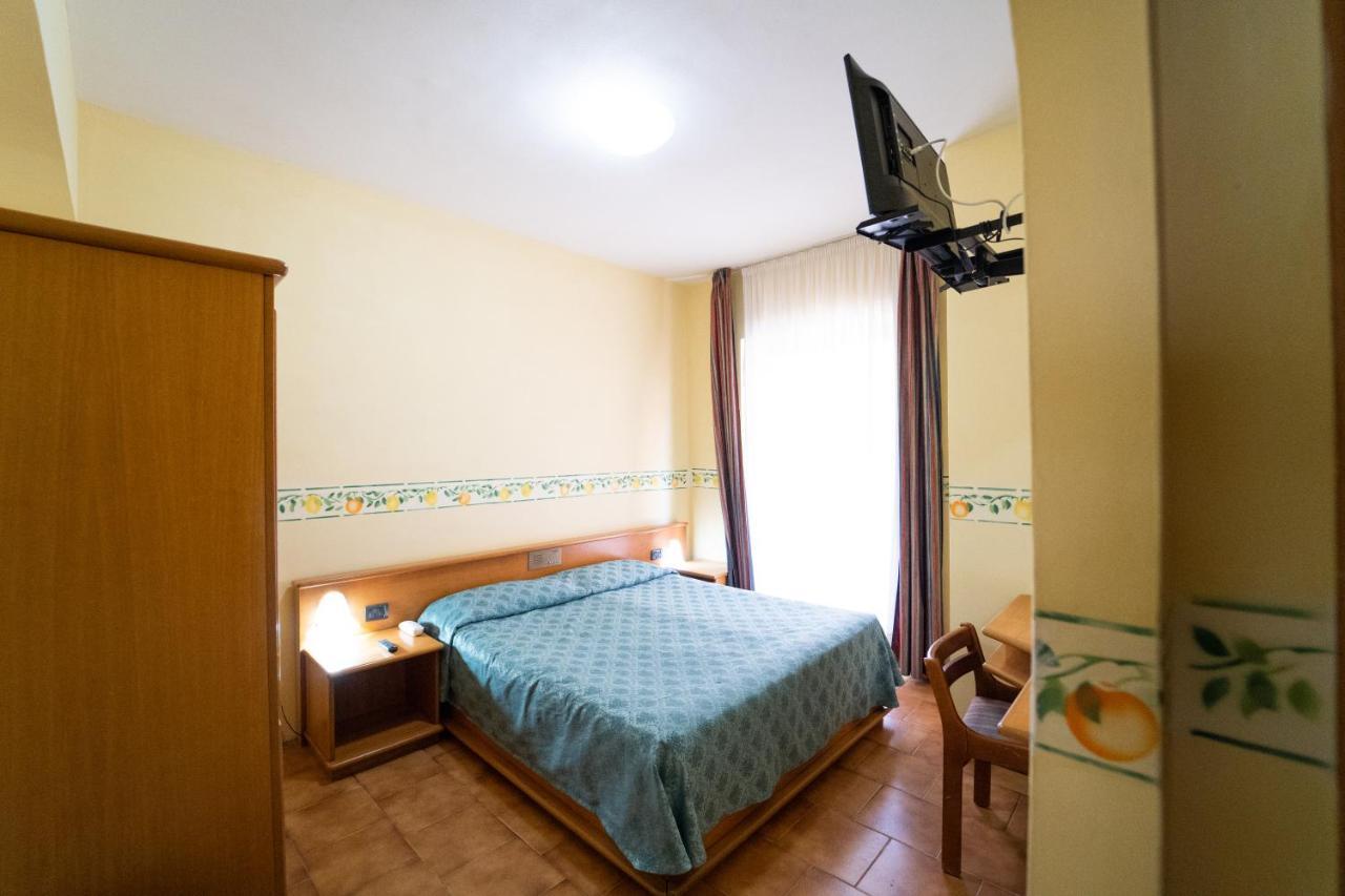 Hotel San Pietro Letojanni Exterior foto