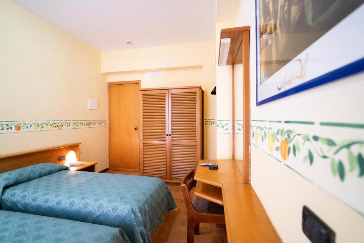 Hotel San Pietro Letojanni Exterior foto