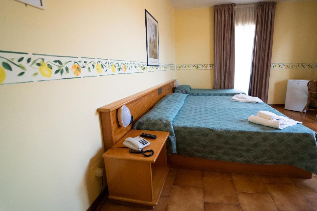 Hotel San Pietro Letojanni Exterior foto