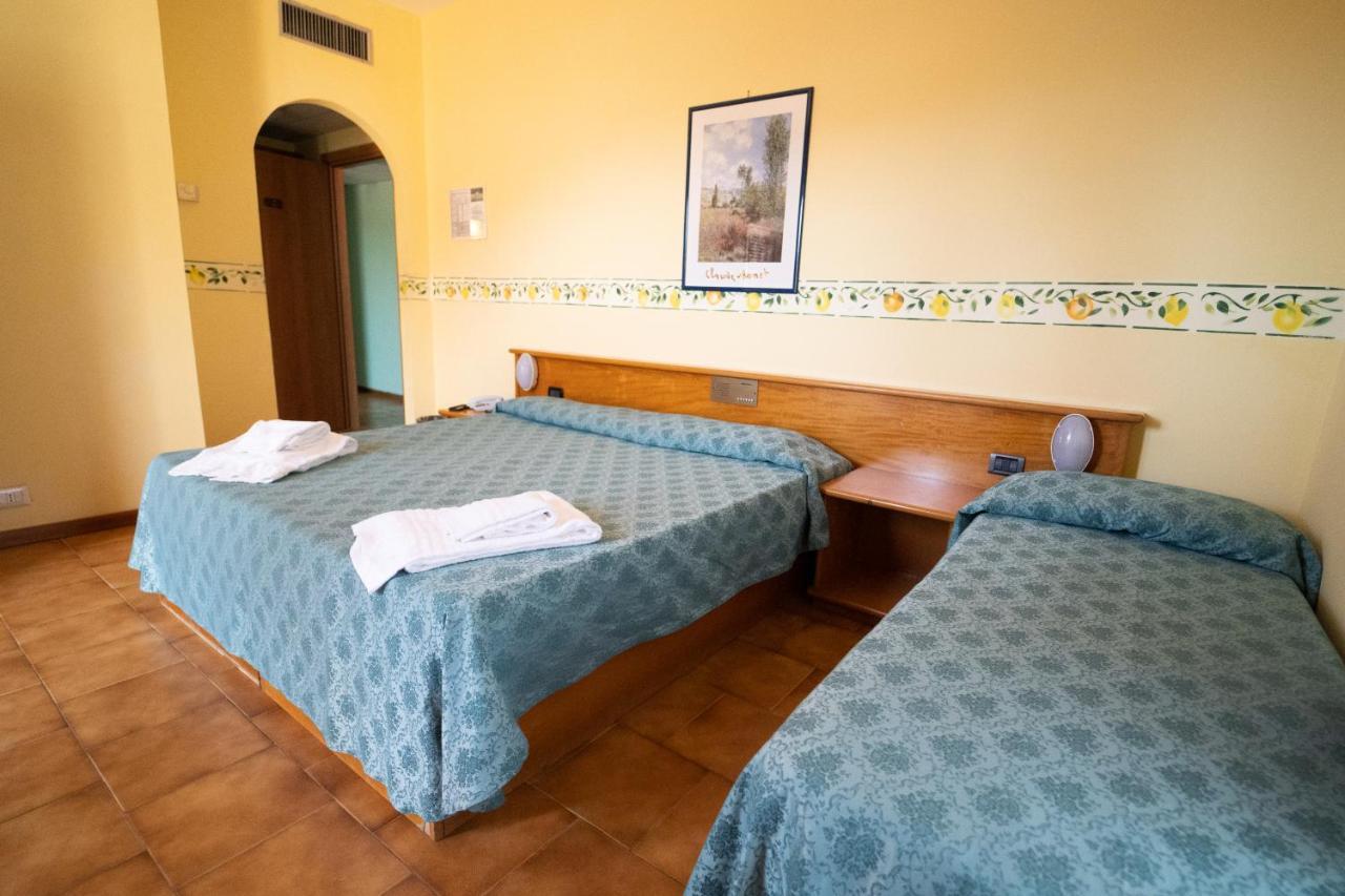 Hotel San Pietro Letojanni Exterior foto