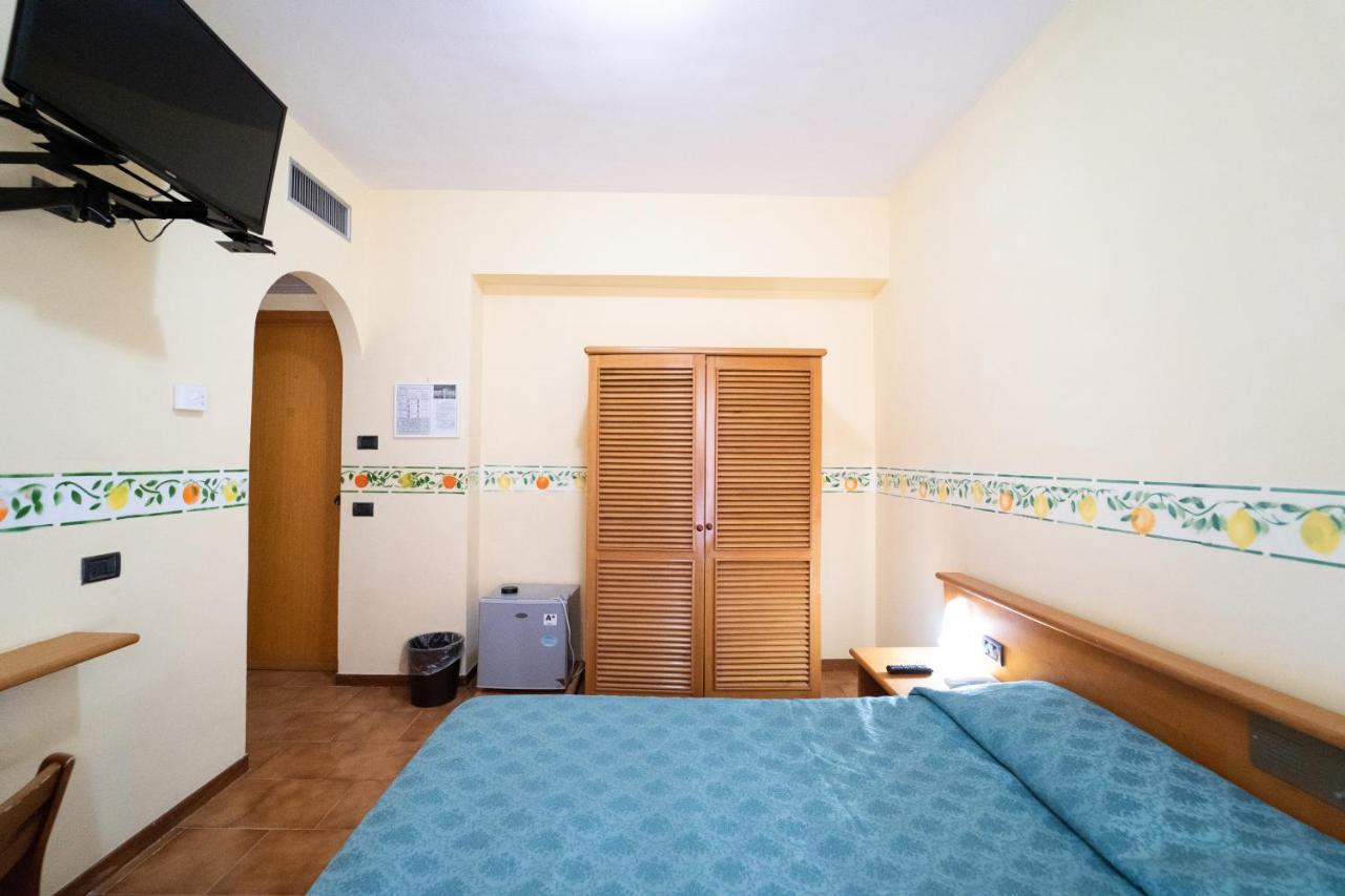 Hotel San Pietro Letojanni Exterior foto