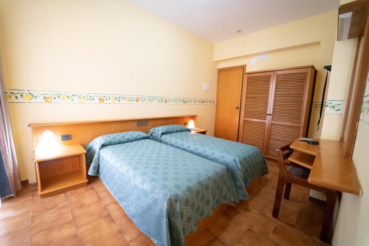 Hotel San Pietro Letojanni Exterior foto