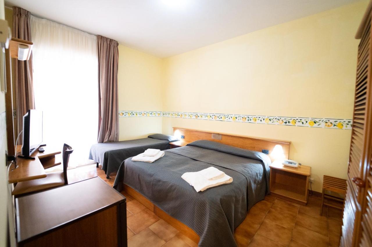 Hotel San Pietro Letojanni Exterior foto