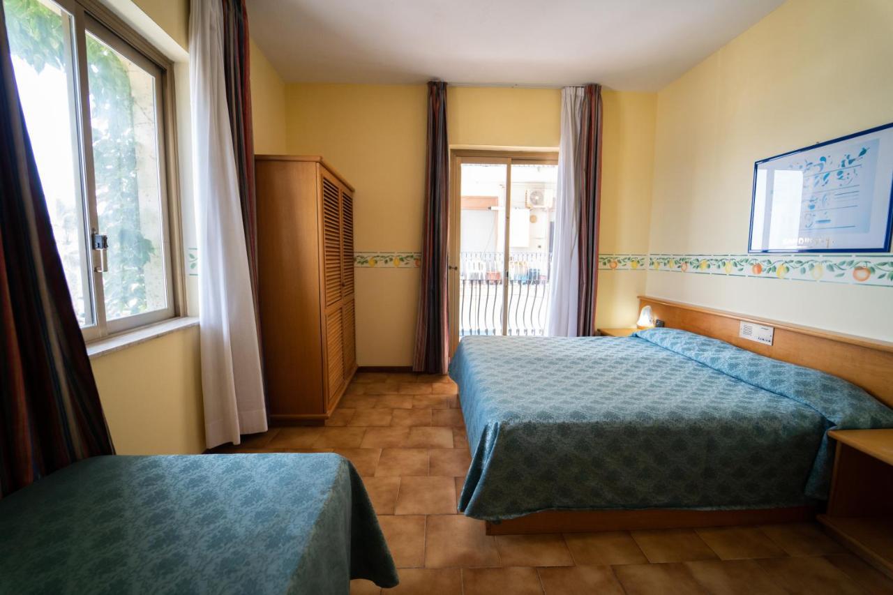 Hotel San Pietro Letojanni Exterior foto