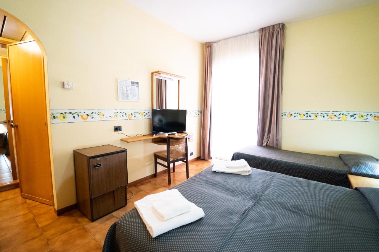 Hotel San Pietro Letojanni Exterior foto