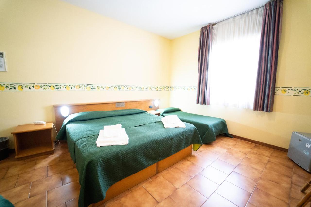 Hotel San Pietro Letojanni Exterior foto