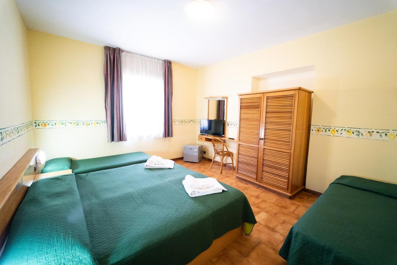 Hotel San Pietro Letojanni Exterior foto