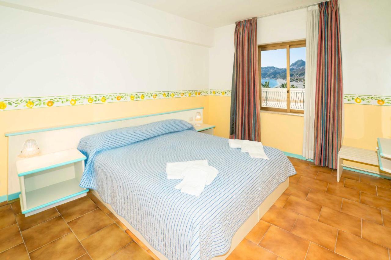 Hotel San Pietro Letojanni Exterior foto