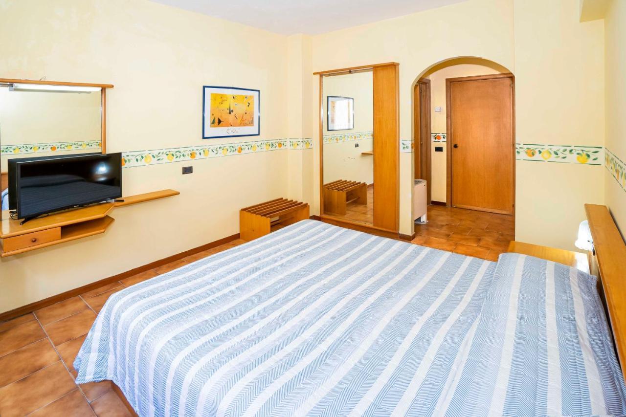 Hotel San Pietro Letojanni Exterior foto