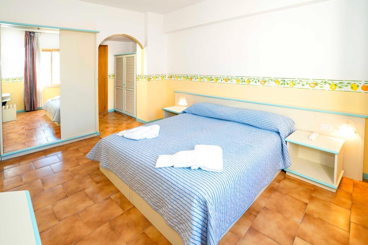 Hotel San Pietro Letojanni Exterior foto