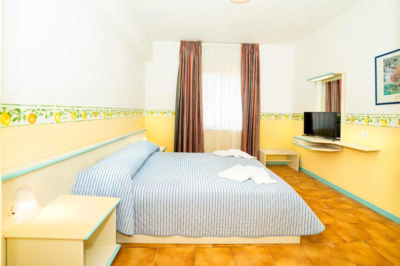Hotel San Pietro Letojanni Exterior foto