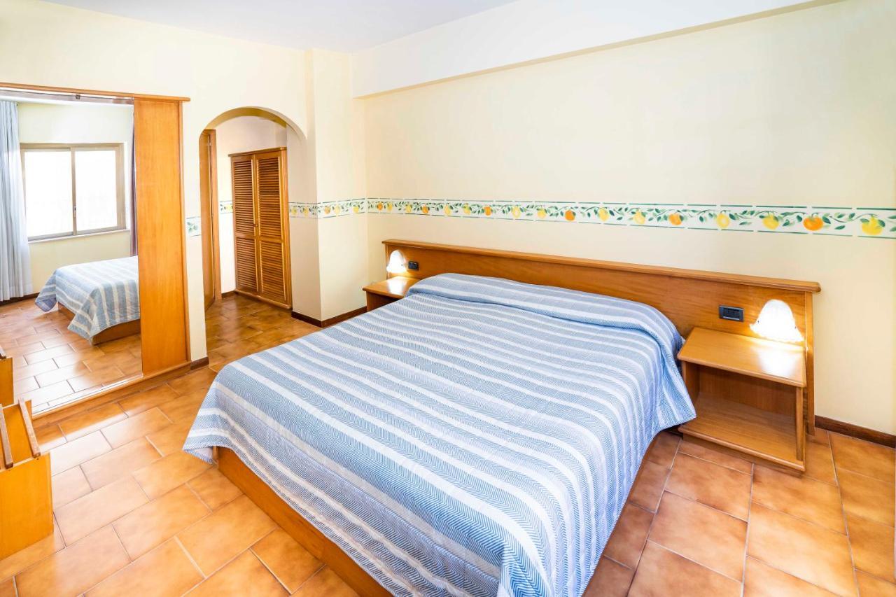 Hotel San Pietro Letojanni Exterior foto