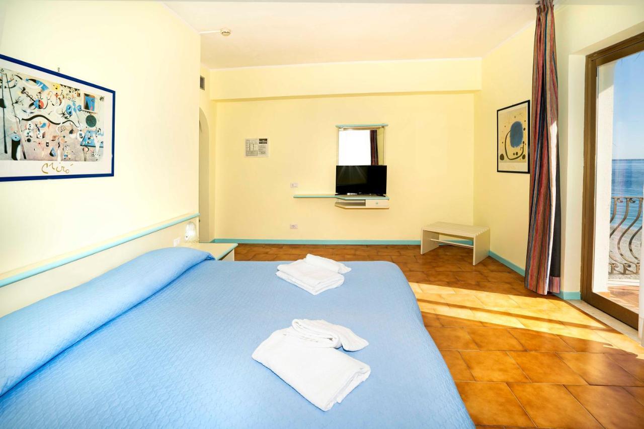 Hotel San Pietro Letojanni Exterior foto